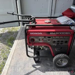 Honda EM5000SX Portable Generator 663640 w/ Cover
 UNRESERVED