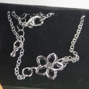 CRYSTAL FLOWER SILVERTONE BRACELET