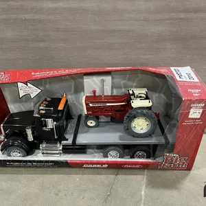 Case IH 1/16 Big Farm Peterbilt 367 w/ Farmall Tractor Toy
 UNRESERVED