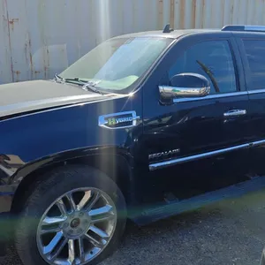 2010 CADILLAC ESCALADE PLATINUM HYBRID, 4DR SUV, BLACK, VIN 1GYUKFEJ6AR214000,