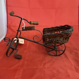 Metal/Wicker Bicycle D�cor