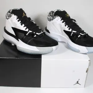 NIKE AIR JORDON ZION 1 GEN ZION SNEAKERS