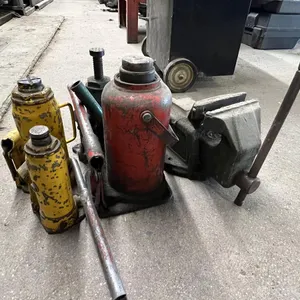 Bottle Jacks & Vise
 UNRESERVED
