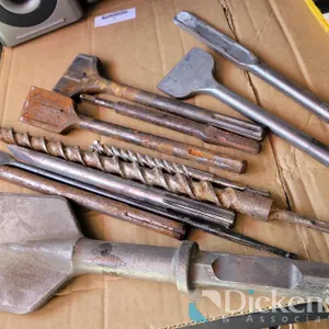 LOT OF HEAVY DUTY CHISELS
