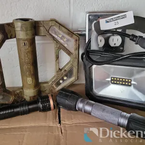 LOT OF FLASHLIGHTS