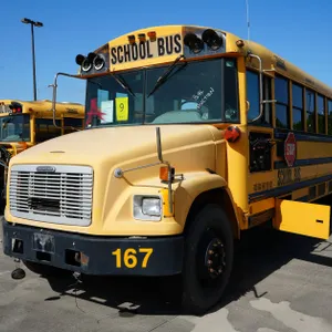 2004 Freightliner Thomas School Bus (Parts Unit) - Will Need to be Towed