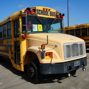 2004 Freightliner Thomas School Bus (Parts Unit) - Will Need to be Towed