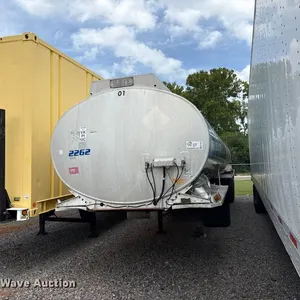 1986 Heil fuel trailer