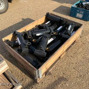 (17) Lion WD 3000 hydraulic cylinders