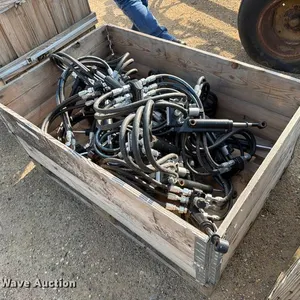 (24) Delta force hydraulic actuators