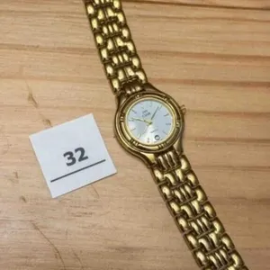 Vintage Ladies Ivy Club Gold Watch