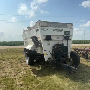 Cattlelac 360 feed mixer with spare tire, 540 PTO