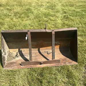 5’ tractor bucket