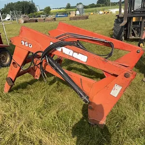 Universal 950 tractor loader