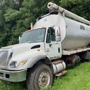 2007 International 7400 Feed Truck - Prairie Farm Wi