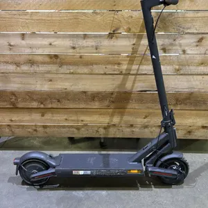 NAVEE ELECTRIC SCOOTER *TURNS ON/NO CHARGER*