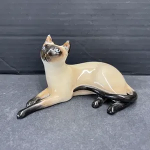 Royal Doulton - Siamese Cat  HN2662