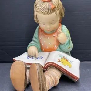 Goebel Hummel Figurine - Bookworm  HUM 3/11
