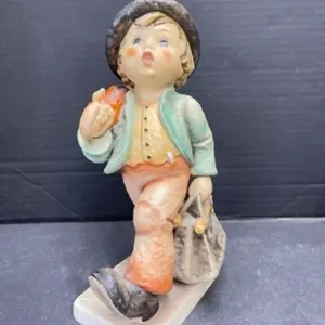 Goebel Hummel Figurine - Merry Wanderer, 10 "