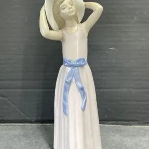 Lladro Figurine - Girl Trying on Hat #1511