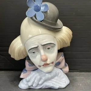 Lladro Figurine - Pensive Clown # 5130. 10.5 " T