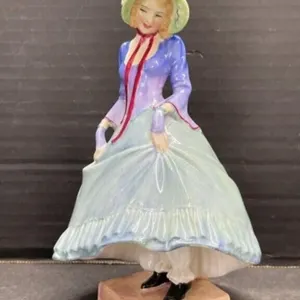 Royal Doulton - Pantalettes HN1362