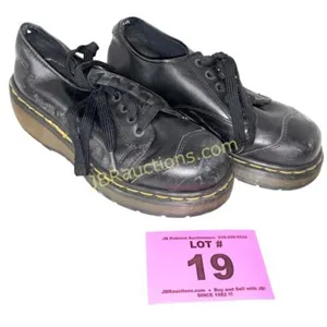 DR MARTENS SIZE 7 SHOES