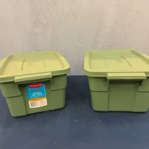 Rubbermaid totes