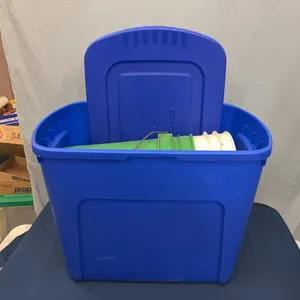 Tote w/ 5 Gallon Buckets