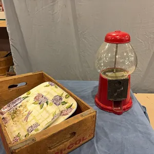 Pepsi crate, gumball machine