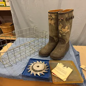 Boots, dado blade