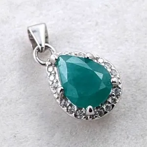 1.5 GRAM CERTIFIED SILVER EMERALD GEMSTONE PENDANT ($1,193 APPRAISAL): *APPRAISAL NOT GUARANTEED*