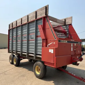 Gehl 970 Front Unload Silage Wagon