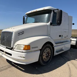 1999 Volvo VN DS Semi Truck