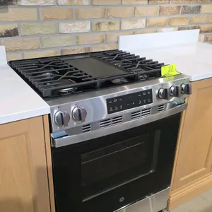 GE GGS500SV2SS 30" gas range. Features stainless steel finish, slide-in design, 4 burners with center griddle, cast iron grates, and digital display c