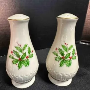 Lenox Christmas Holiday Holly Salt Pepper Shakers
