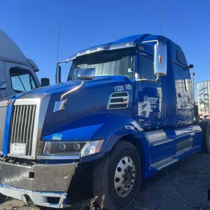 2017 Western Star 5700 T/A Sleeper Semi Truck
 UNRESERVED