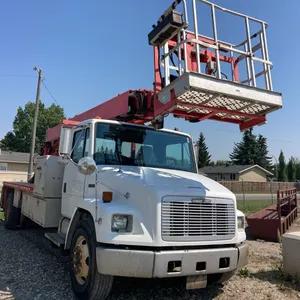 2000 Freightliner Crane Truck, VIN: 1FV6HFBA1YHB70142