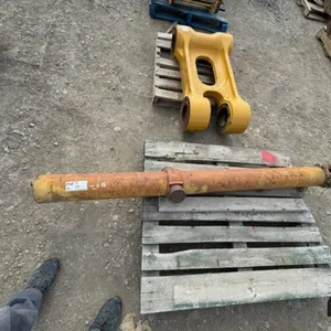 CAT D9L Blade Lift Cylinder
 UNRESERVED