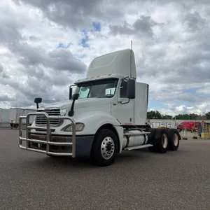 (4) 2017 GLIDER Freightliner Columbia Semi Trucks