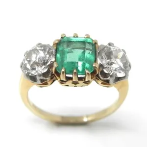 14KT GOLD, EMERALD & DIAMOND RING 4.2g $7750