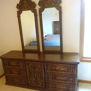 DRESSER