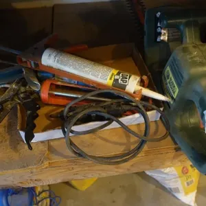 CAULK GUNS & HEDGE TRIMMER