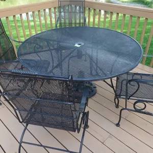 PATIO TABLE WITH 4 CHAIRS