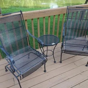 2 PATIO CHAIRS & TABLE