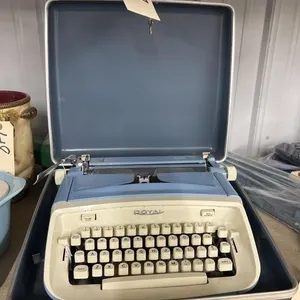 Vintage Royal Typewriter in Case