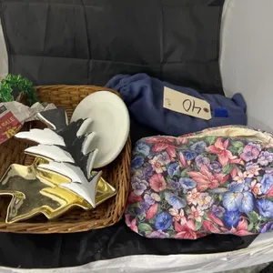 Basket w/Warming Pad - Holiday D�cor & More
