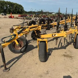A146 14 Wheel Rake