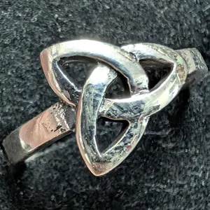 $70, silver(2.88g),  ring, retail value $70