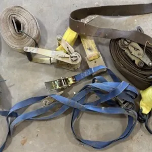 3 Ratchet Straps, 1 Ratchet, 3 Straps